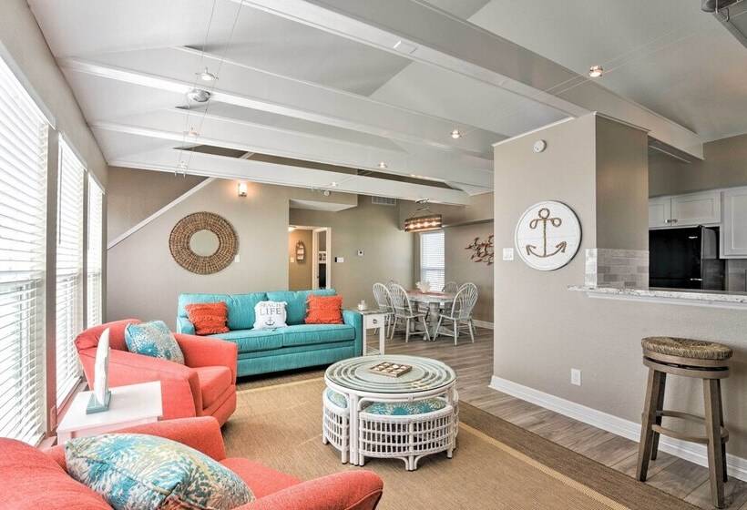 Beachfront Galveston Oasis: Balconies, Ocean View!