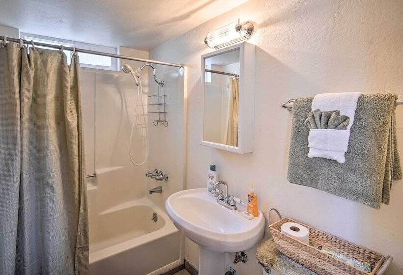 5 Mi To Snow Summit: Cabin W/ Deck & Fireplace