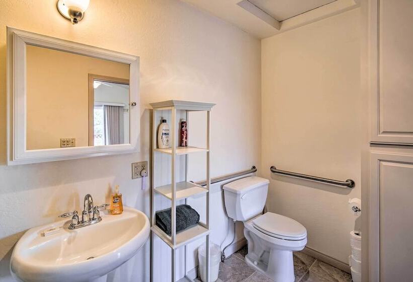 5 Mi To Snow Summit: Cabin W/ Deck & Fireplace