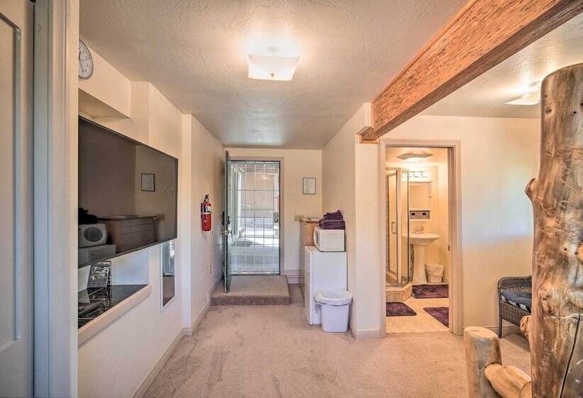 5 Mi To Snow Summit: Cabin W/ Deck & Fireplace