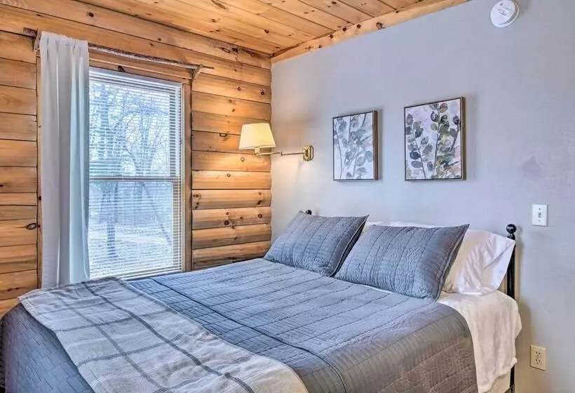 Cabin Retreat On Table Rock Lake W/ Fire Pit!