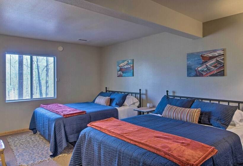 Cabin Retreat On Table Rock Lake W/ Fire Pit!