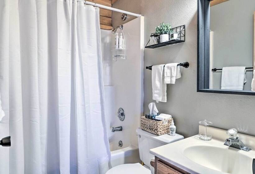 Cabin Retreat On Table Rock Lake W/ Fire Pit!