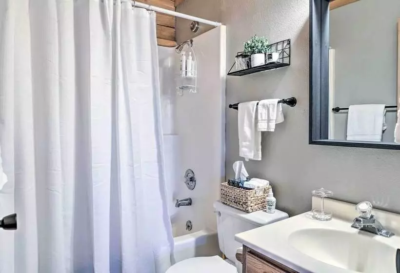 Cabin Retreat On Table Rock Lake W/ Fire Pit!