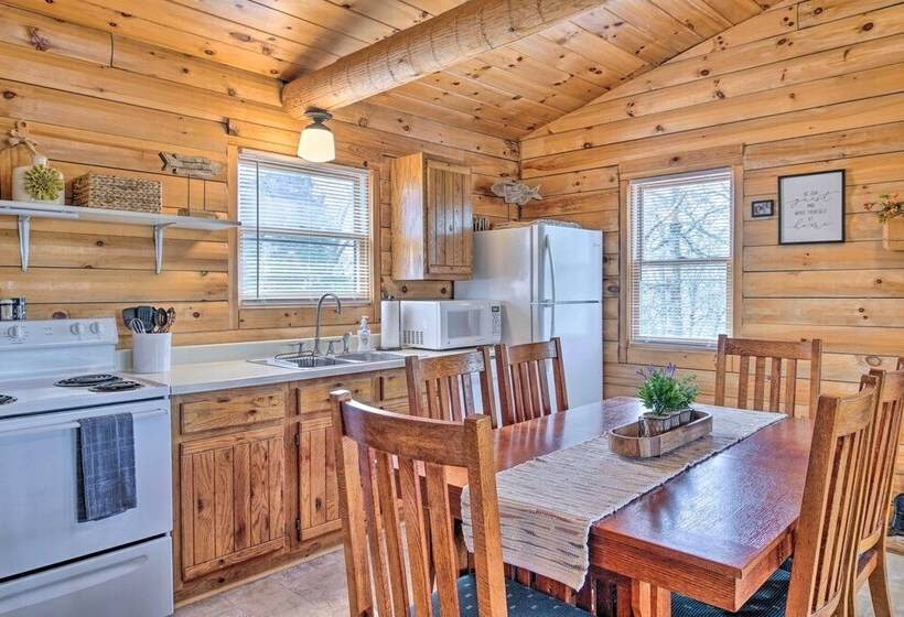 Cabin Retreat On Table Rock Lake W/ Fire Pit!