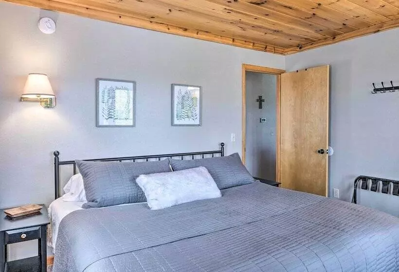 Cabin Retreat On Table Rock Lake W/ Fire Pit!