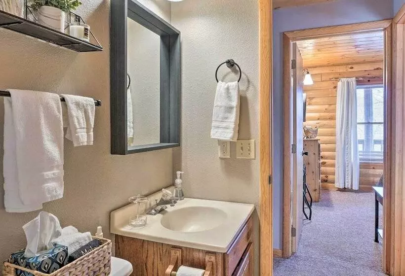 Cabin Retreat On Table Rock Lake W/ Fire Pit!