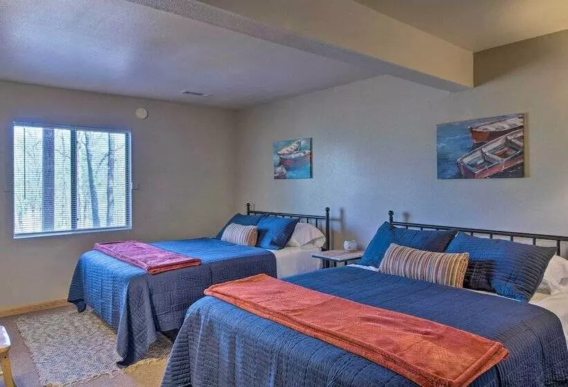 Cabin Retreat On Table Rock Lake W/ Fire Pit!