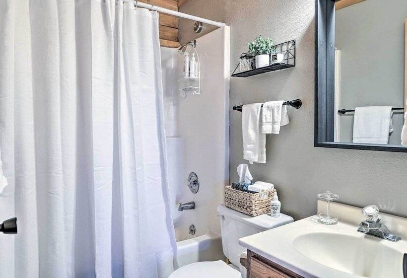 Cabin Retreat On Table Rock Lake W/ Fire Pit!