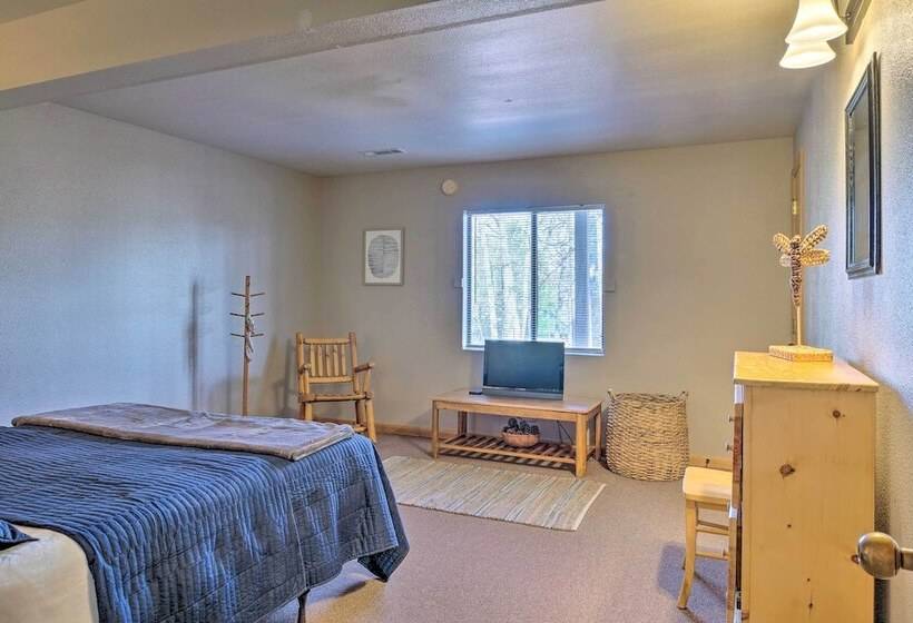 Cabin Retreat On Table Rock Lake W/ Fire Pit!