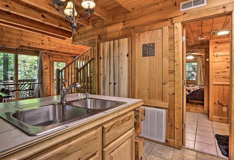 Cabin W/ Hot Tub + Deck, 3 Mi To Pigeon Forge