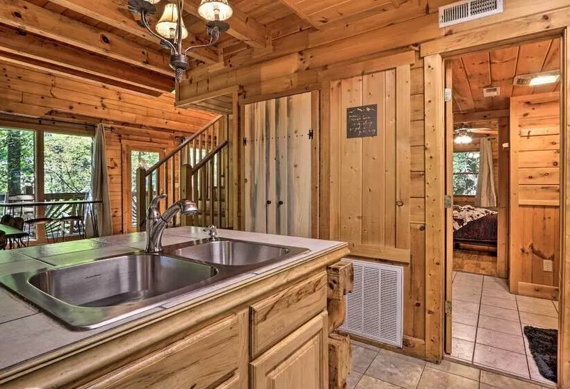 Cabin W/ Hot Tub + Deck, 3 Mi To Pigeon Forge