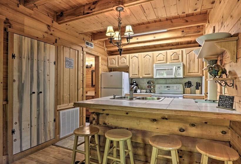 Cabin W/ Hot Tub + Deck, 3 Mi To Pigeon Forge