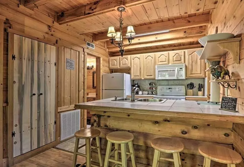 Cabin W/ Hot Tub + Deck, 3 Mi To Pigeon Forge