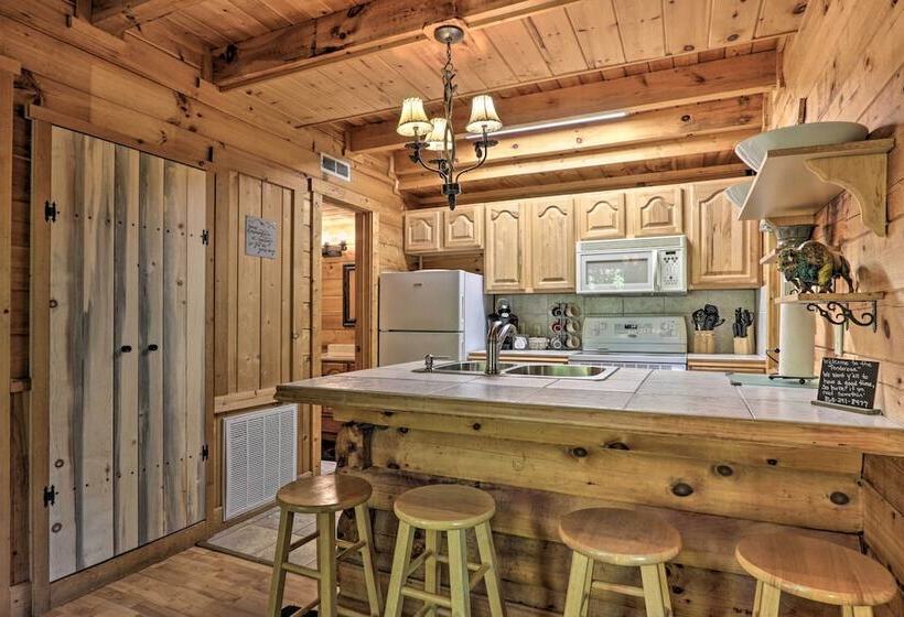 Cabin W/ Hot Tub + Deck, 3 Mi To Pigeon Forge