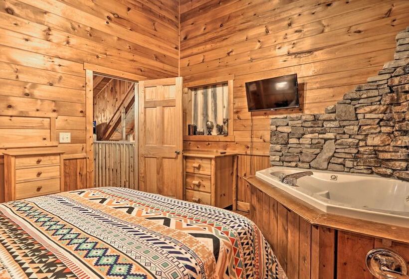 Cabin W/ Hot Tub + Deck, 3 Mi To Pigeon Forge