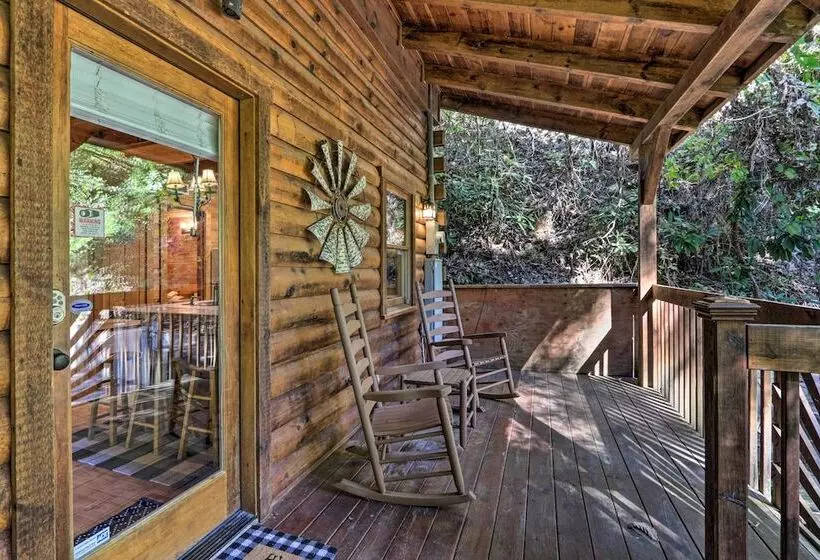 Cabin W/ Hot Tub + Deck, 3 Mi To Pigeon Forge