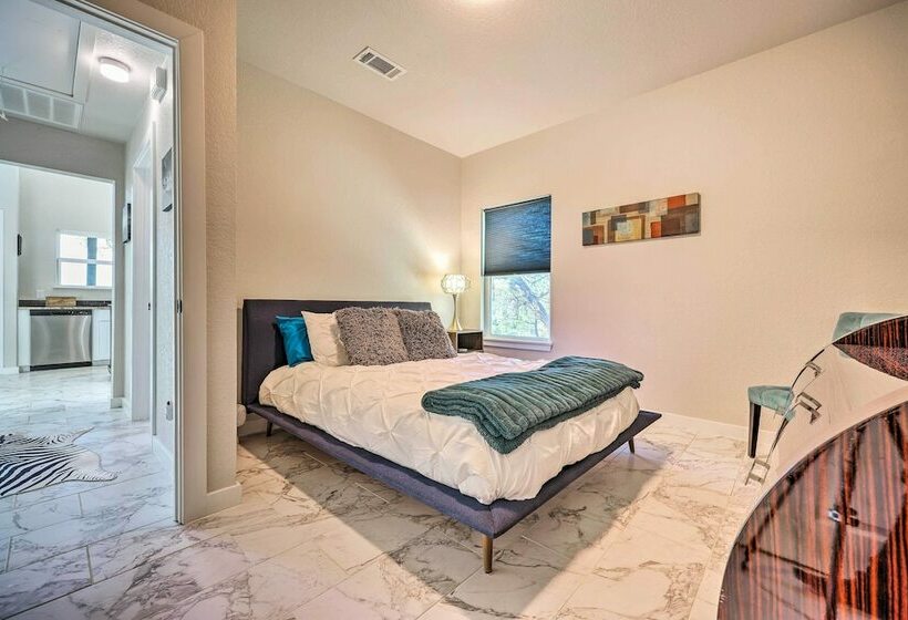 Canyon Lake Home W/ Hot Tub & Fire Pit!