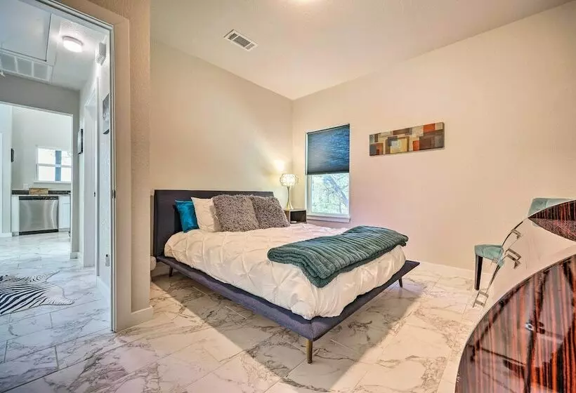 Canyon Lake Home W/ Hot Tub & Fire Pit!