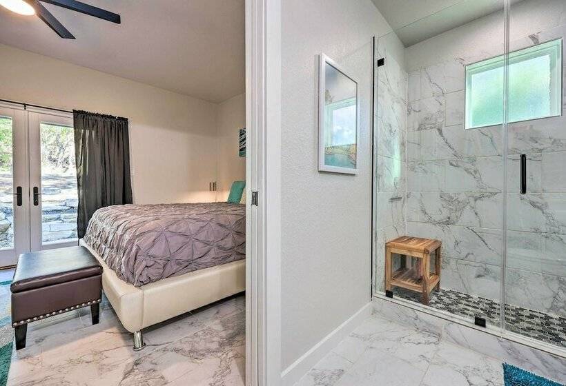 Canyon Lake Home W/ Hot Tub & Fire Pit!