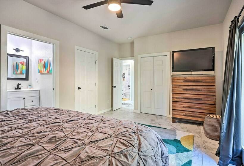 Canyon Lake Home W/ Hot Tub & Fire Pit!