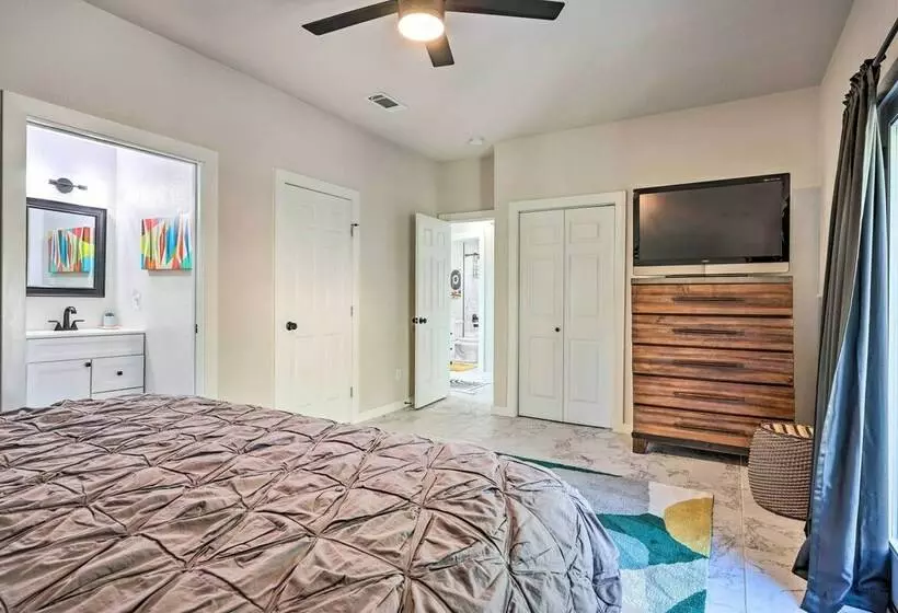 Canyon Lake Home W/ Hot Tub & Fire Pit!