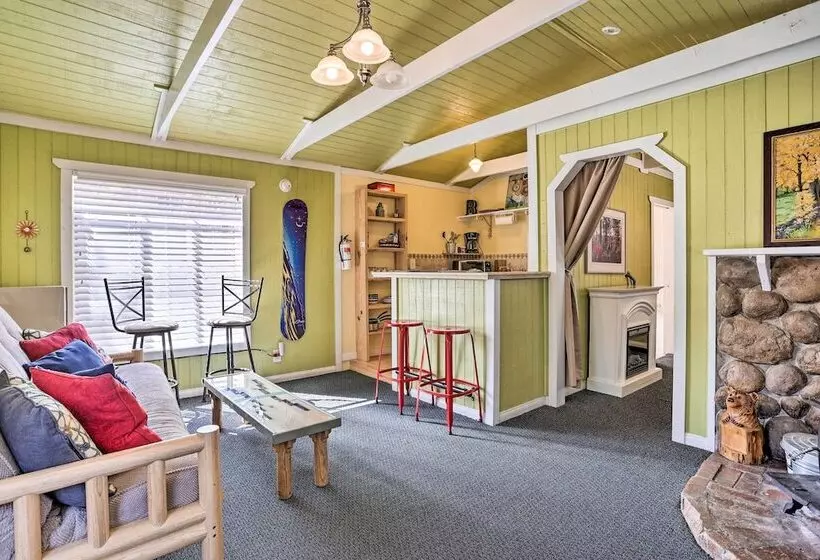Cheerful Cabin Near Hiking & Big Bear Lake!