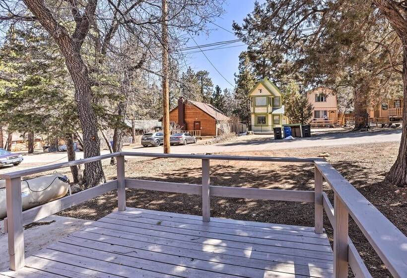 Cheerful Cabin Near Hiking & Big Bear Lake!