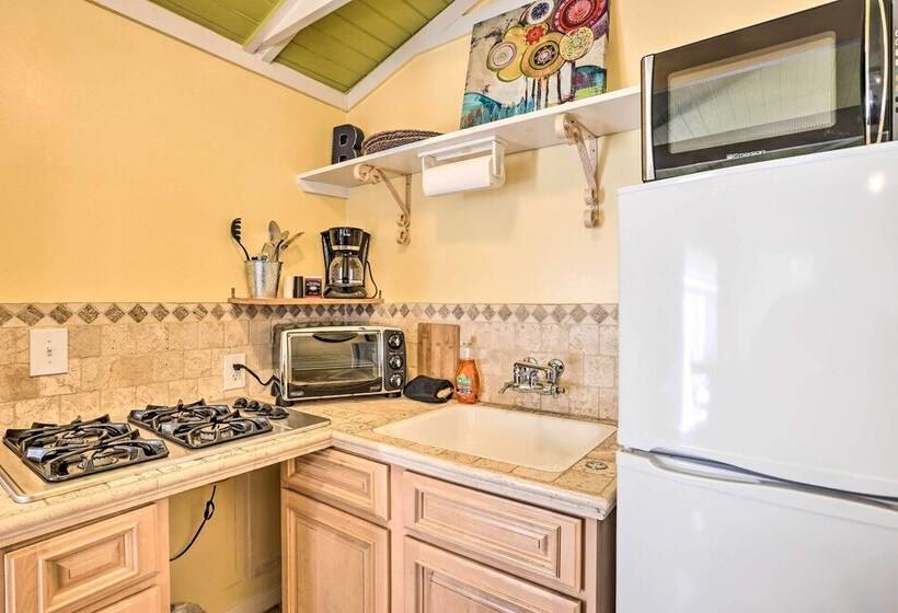 Cheerful Cabin Near Hiking & Big Bear Lake!