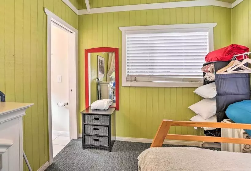 Cheerful Cabin Near Hiking & Big Bear Lake!