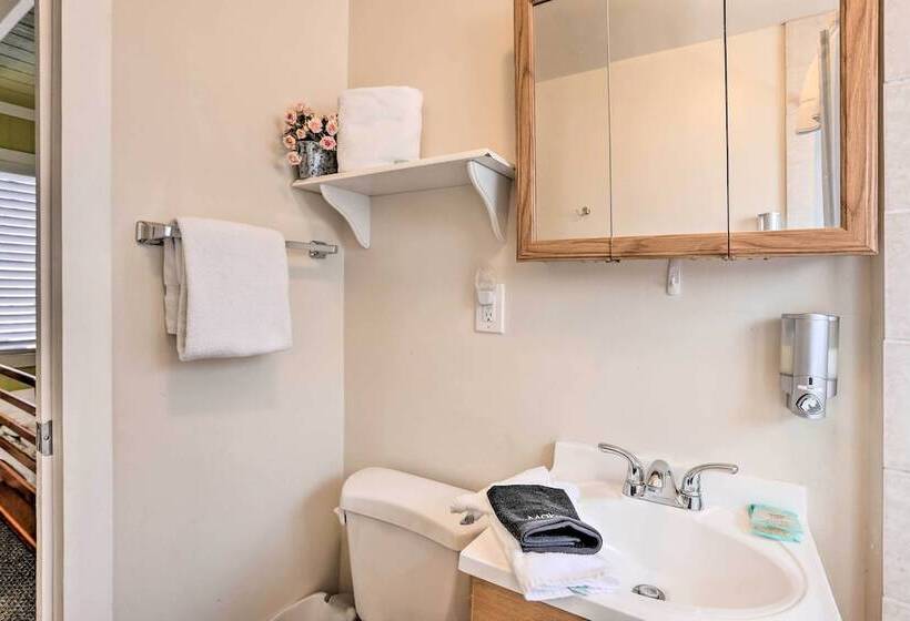 Cheerful Cabin Near Hiking & Big Bear Lake!