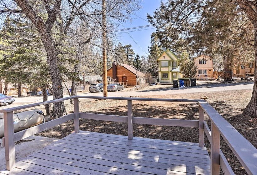 Cheerful Cabin Near Hiking & Big Bear Lake!