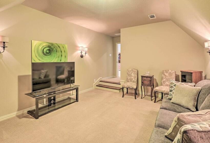 Chic Family Friendly Home In Irving W/ Yard!