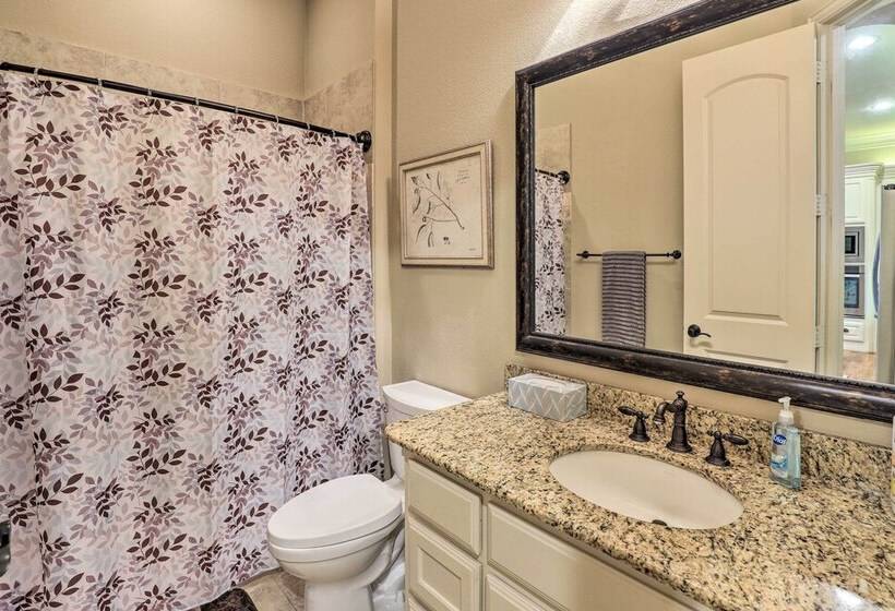 Chic Family Friendly Home In Irving W/ Yard!