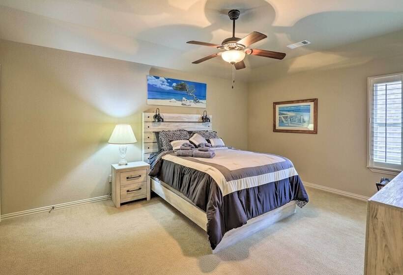 Chic Family Friendly Home In Irving W/ Yard!