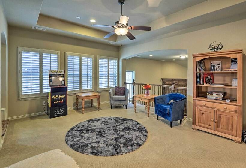 Chic Family Friendly Home In Irving W/ Yard!