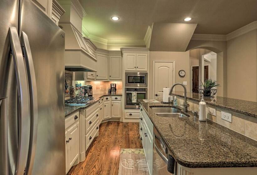 Chic Family Friendly Home In Irving W/ Yard!