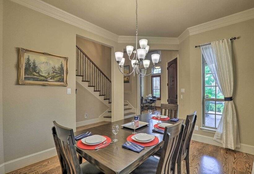 Chic Family Friendly Home In Irving W/ Yard!