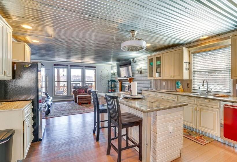 Lake Days & Bbq Fun: Climax Springs Retreat!