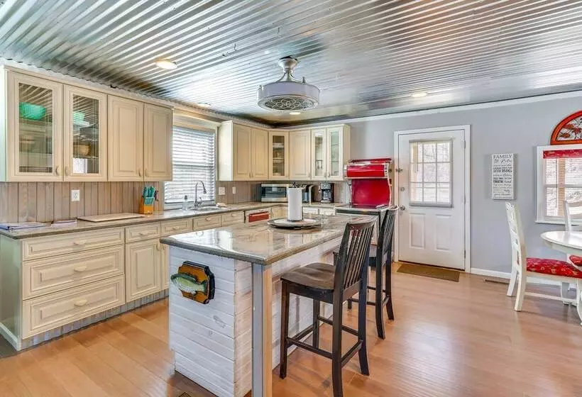 Lake Days & Bbq Fun: Climax Springs Retreat!