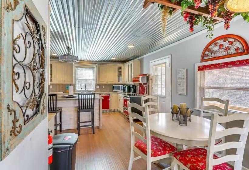 Lake Days & Bbq Fun: Climax Springs Retreat!