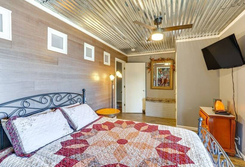 Lake Days & Bbq Fun: Climax Springs Retreat!