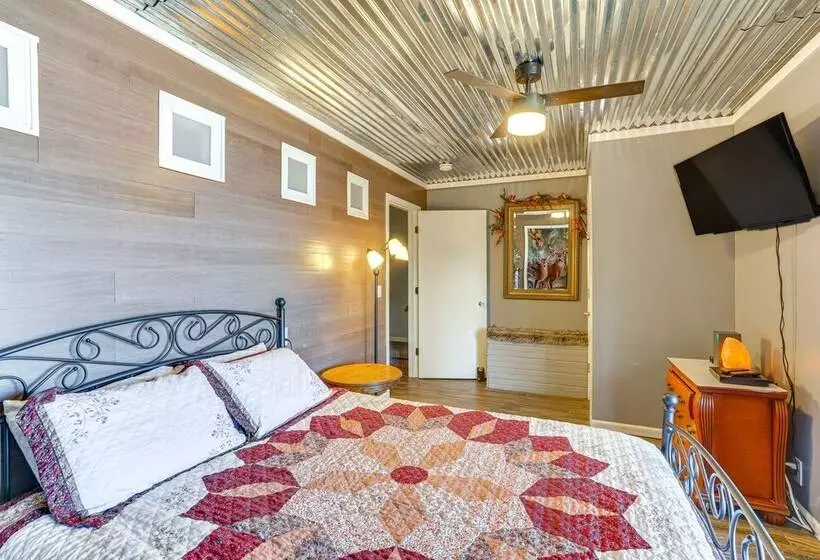 Lake Days & Bbq Fun: Climax Springs Retreat!