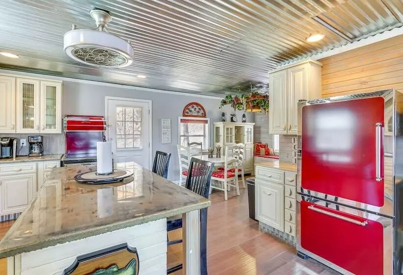 Lake Days & Bbq Fun: Climax Springs Retreat!