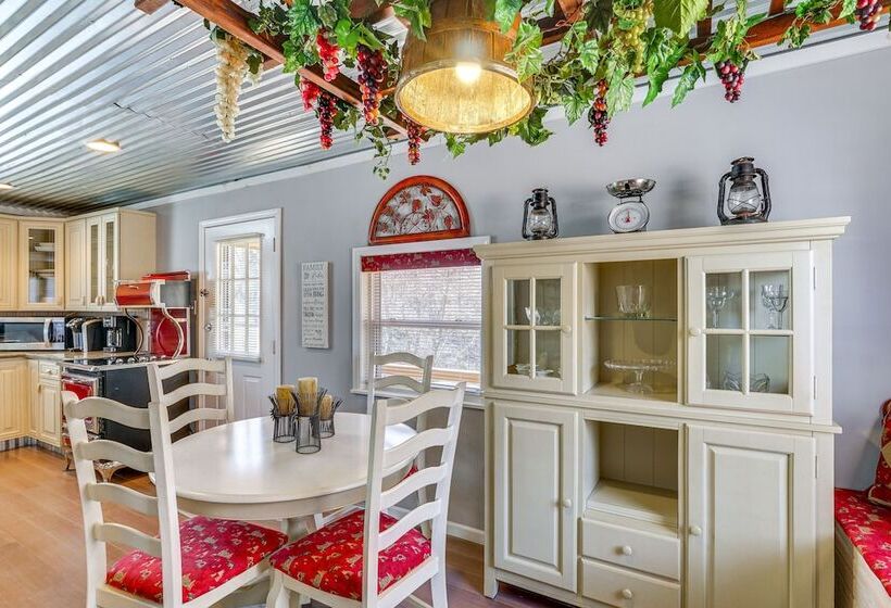 Lake Days & Bbq Fun: Climax Springs Retreat!