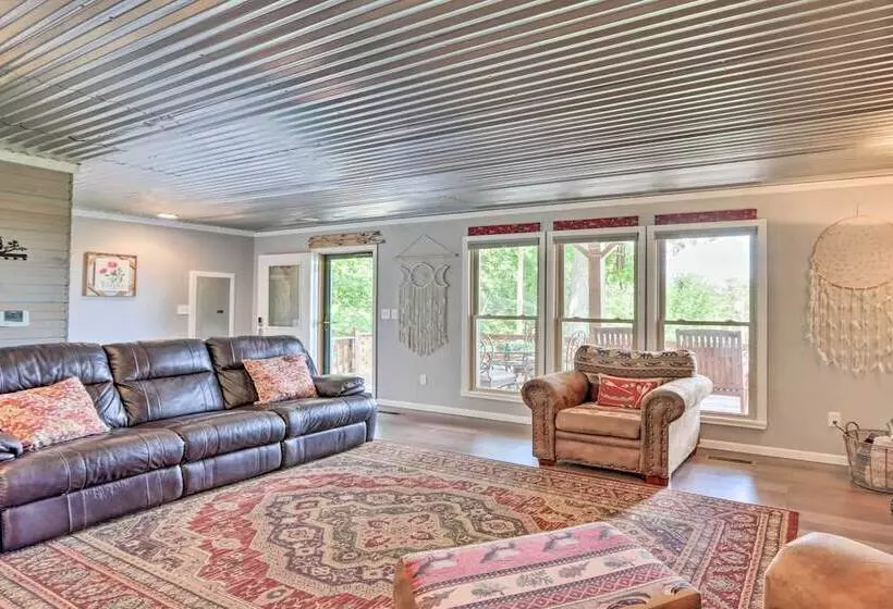 Lake Days & Bbq Fun: Climax Springs Retreat!