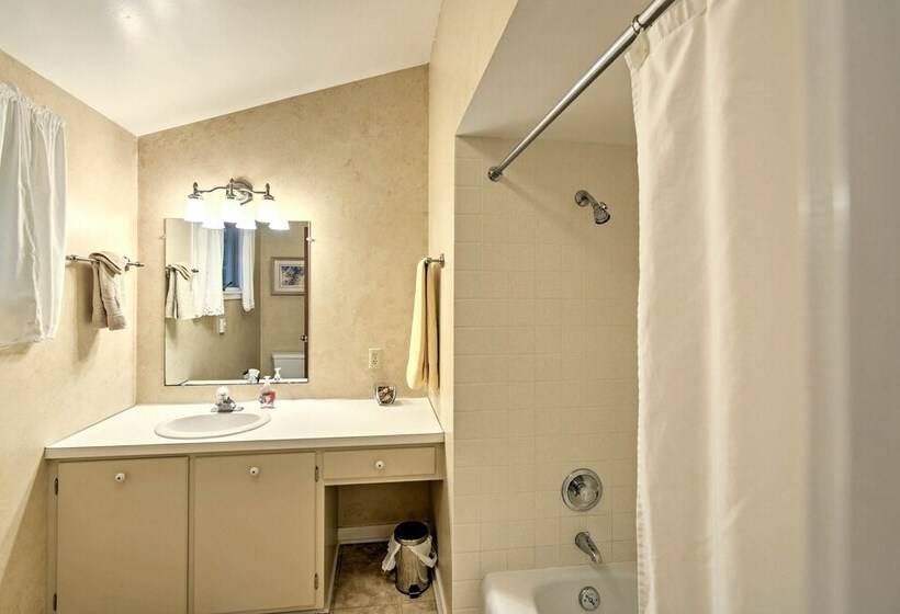 Cozy Cottage Duplex: Walk To Peninsula State Park!