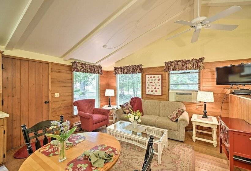 Cozy Cottage Duplex: Walk To Peninsula State Park!