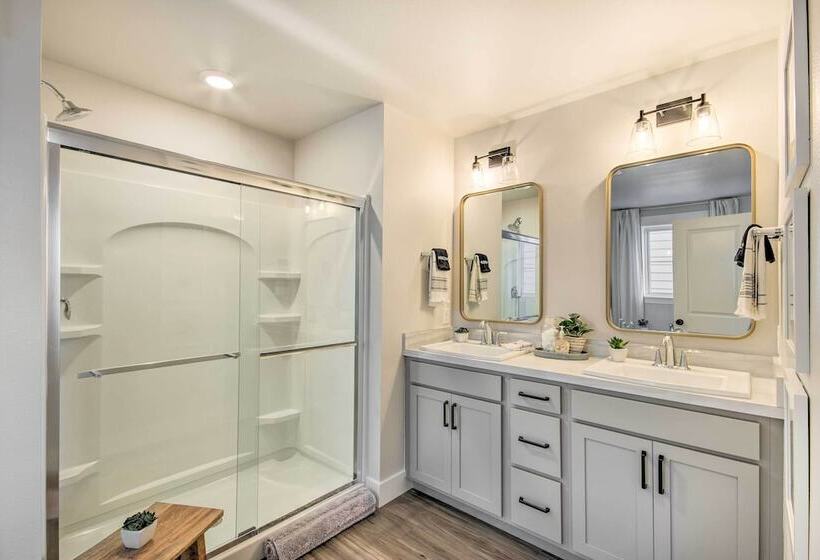 Cozy Montana Retreat W/ Patio & Fire Pit!