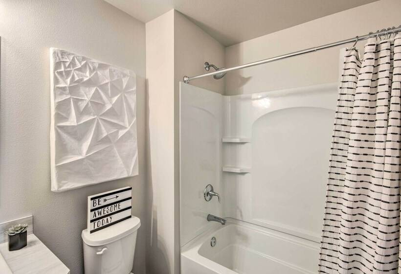 Cozy Montana Retreat W/ Patio & Fire Pit!